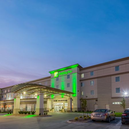 Holiday Inn Salina, an IHG Hotel Bagian luar foto