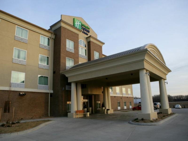 Holiday Inn Salina, an IHG Hotel Bagian luar foto