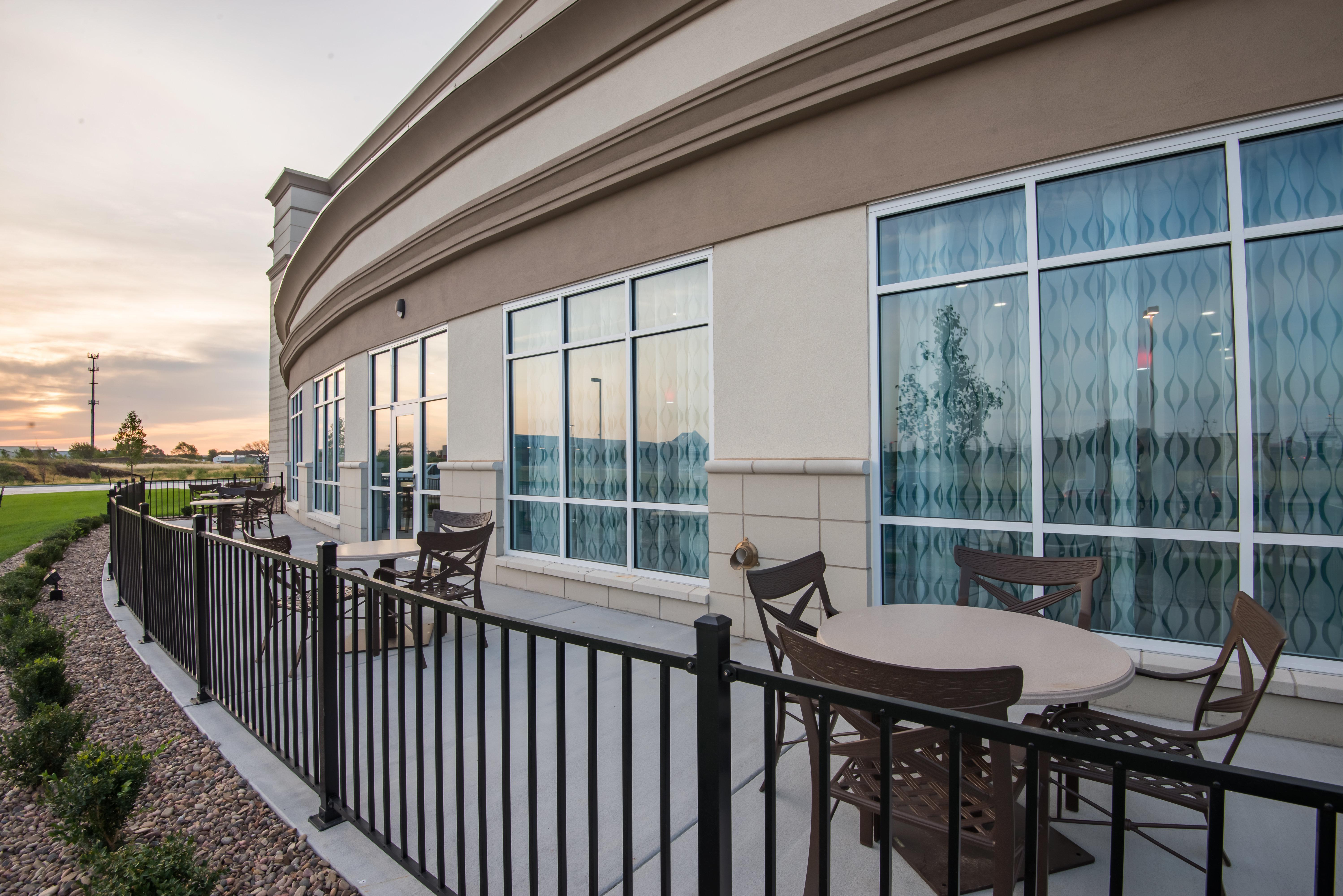 Holiday Inn Salina, an IHG Hotel Bagian luar foto