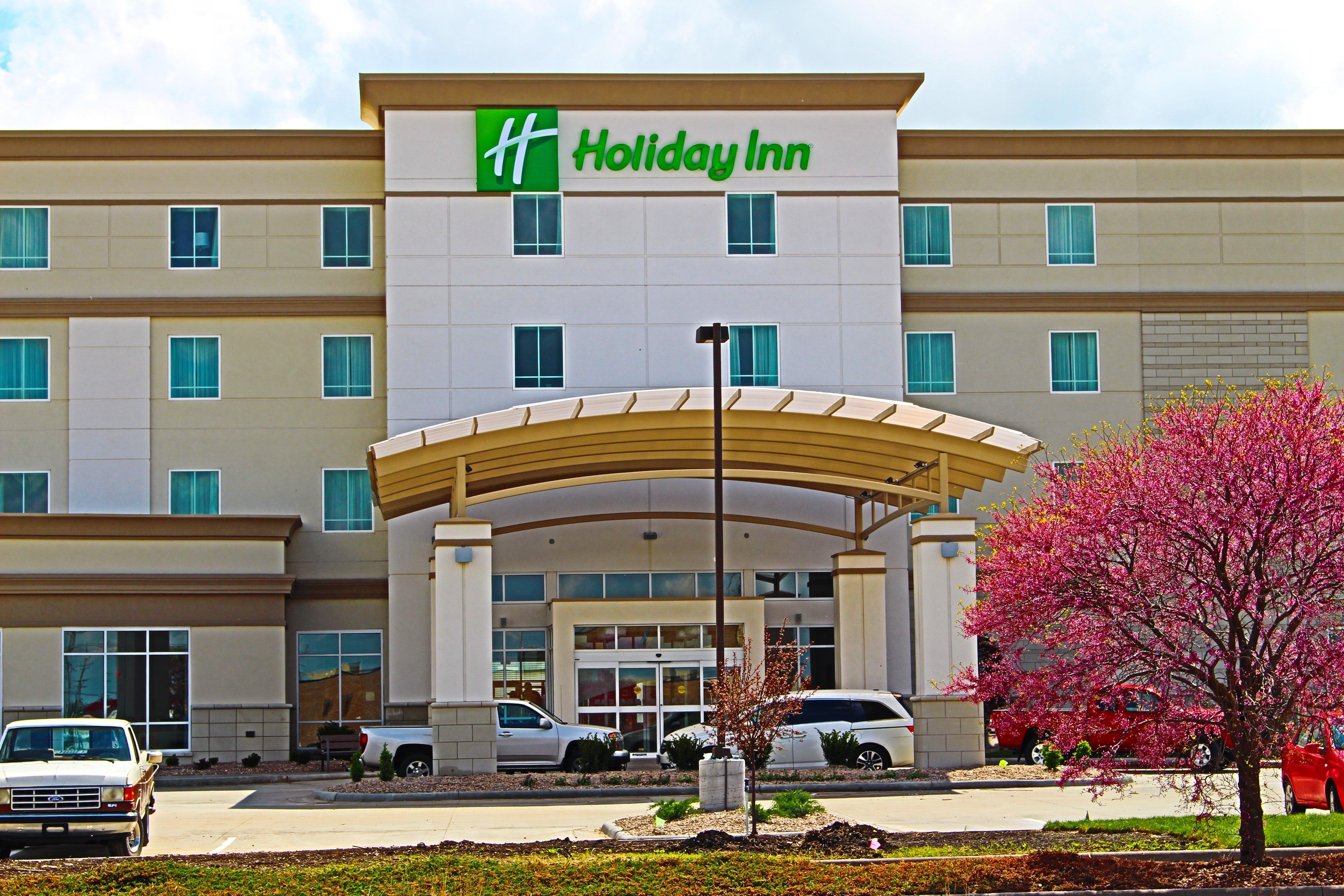 Holiday Inn Salina, an IHG Hotel Bagian luar foto