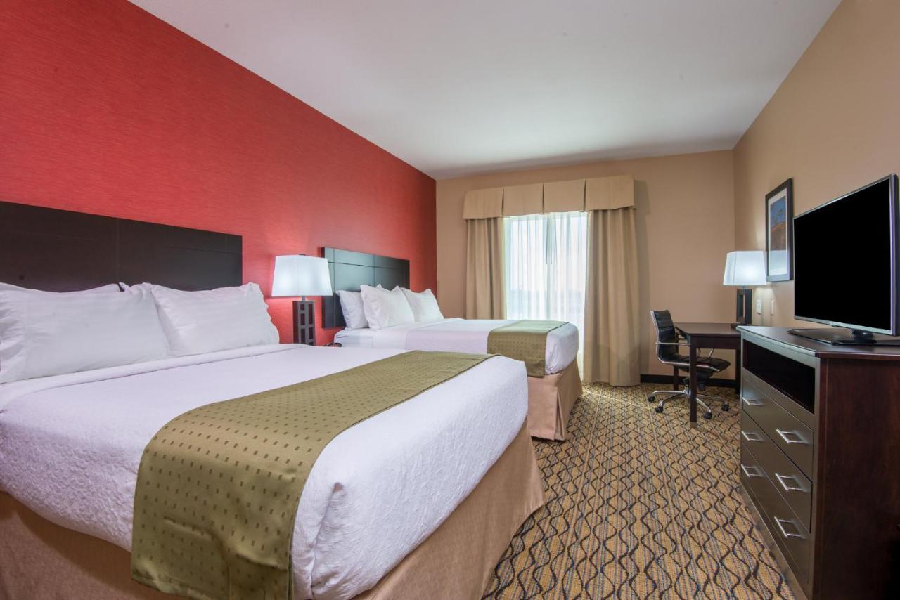 Holiday Inn Salina, an IHG Hotel Bagian luar foto