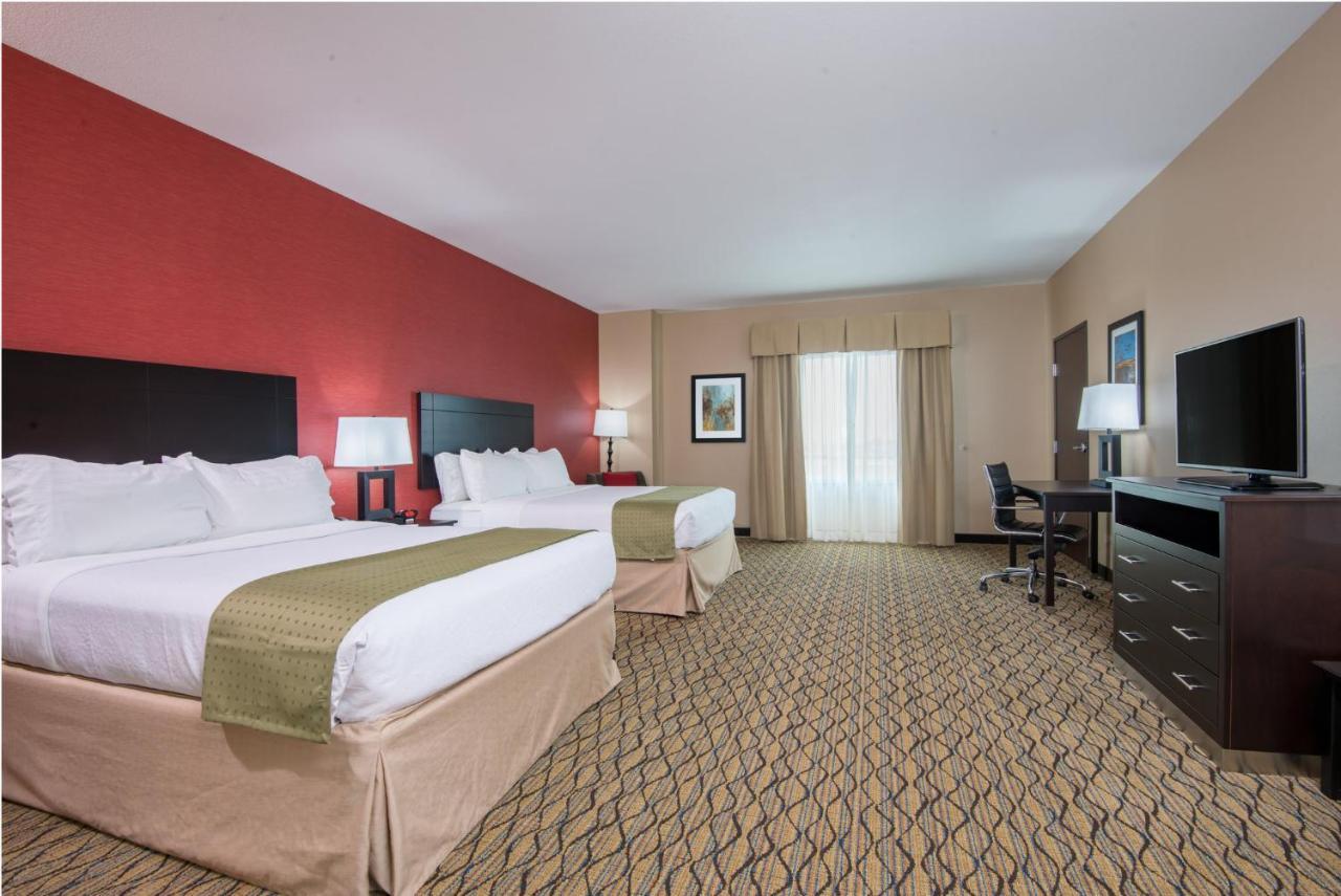 Holiday Inn Salina, an IHG Hotel Bagian luar foto