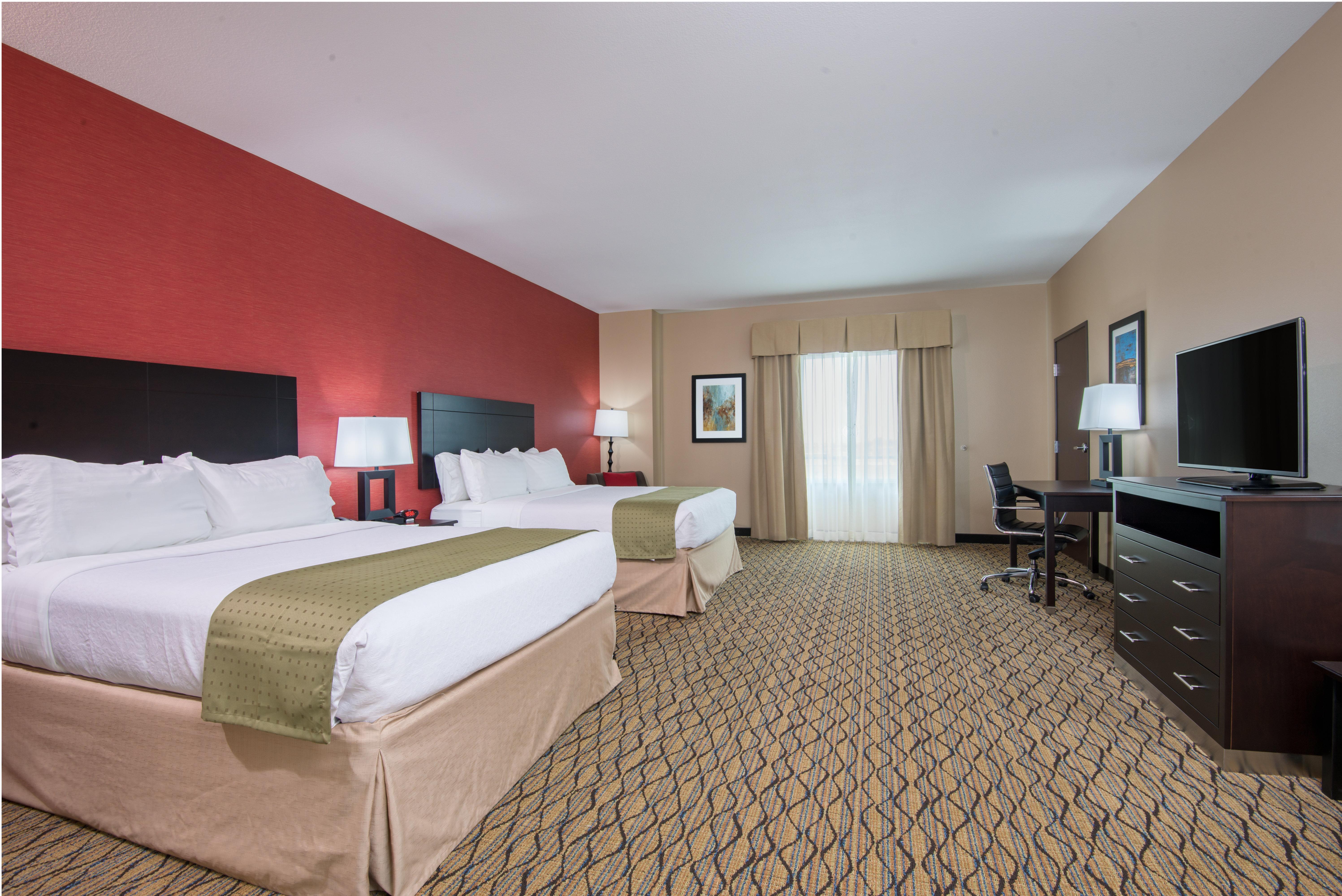 Holiday Inn Salina, an IHG Hotel Bagian luar foto