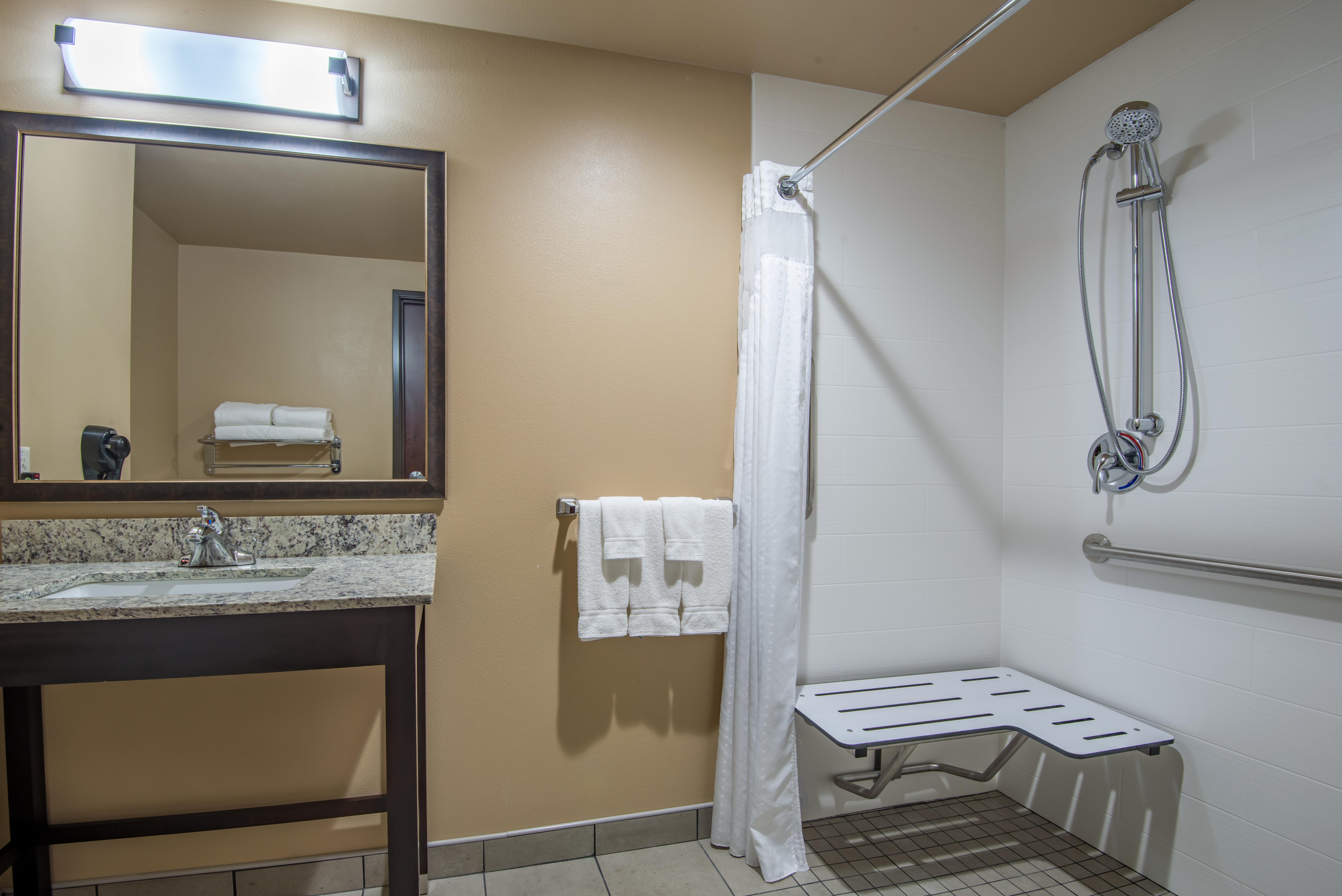 Holiday Inn Salina, an IHG Hotel Bagian luar foto