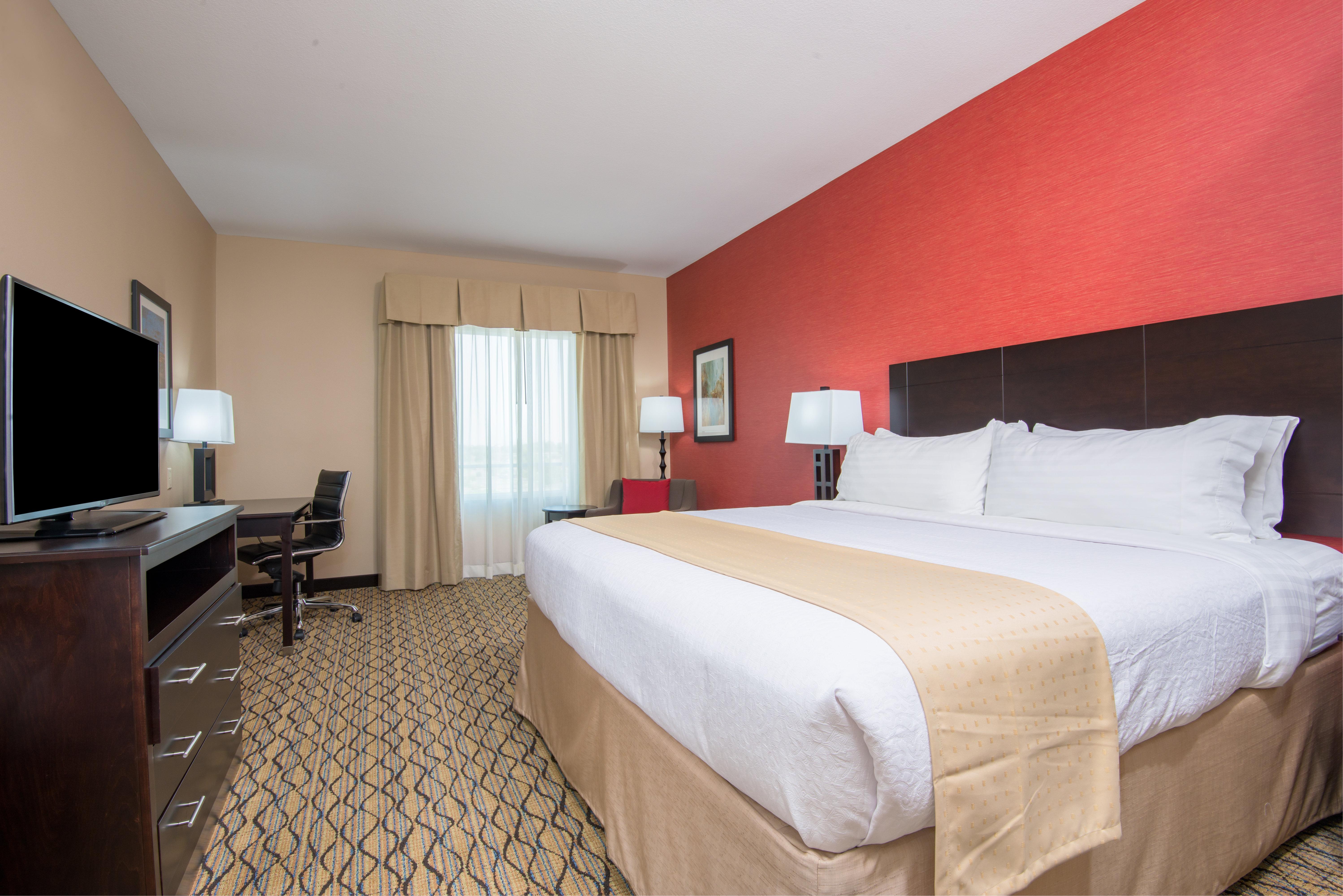 Holiday Inn Salina, an IHG Hotel Bagian luar foto