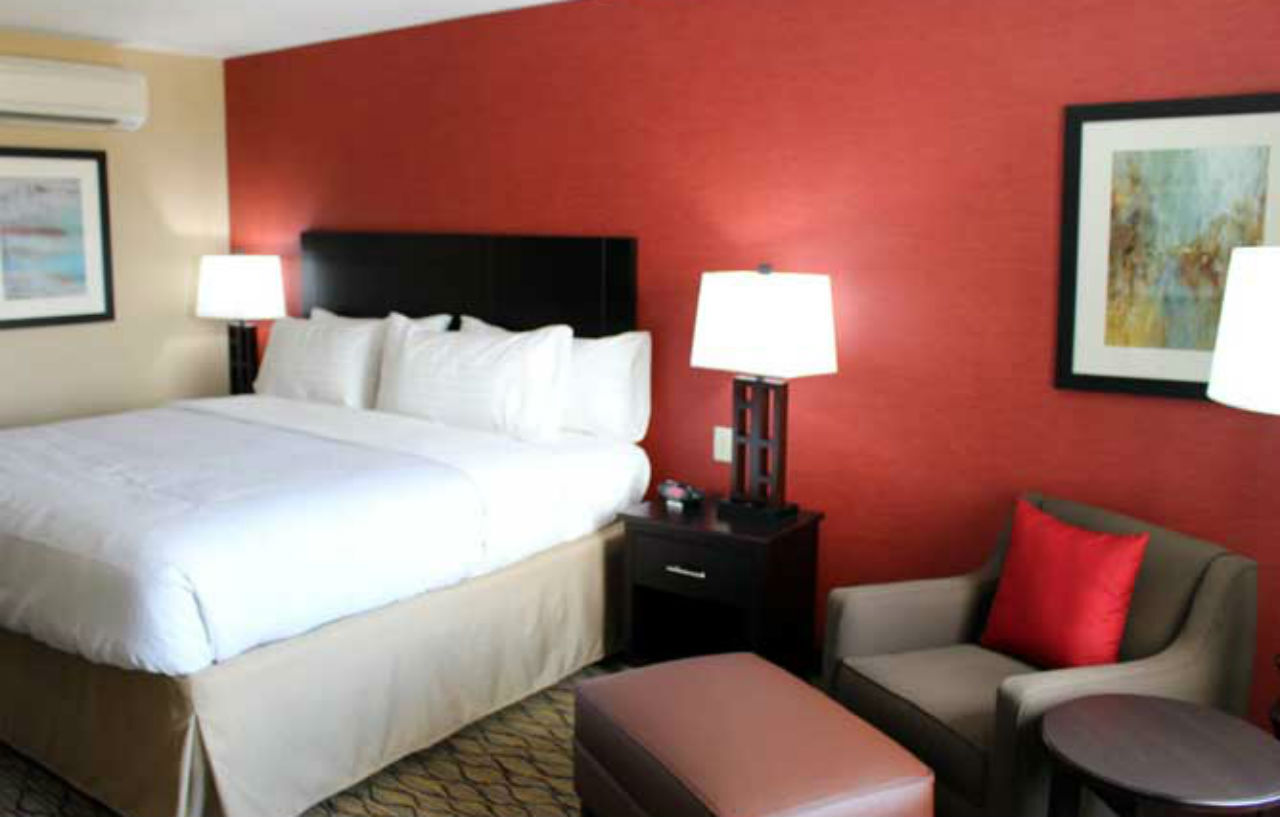 Holiday Inn Salina, an IHG Hotel Bagian luar foto